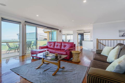 Beachfront At Bonbeach - A Coastal Lifestyle Gem - Darwin Holiday 3