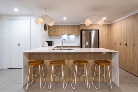 BEACHFRONT BLISS POSITIONED PERFECTLY IN COTTON TREE - Darwin Holiday 1