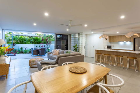 BEACHFRONT BLISS POSITIONED PERFECTLY IN COTTON TREE - Darwin Holiday 4