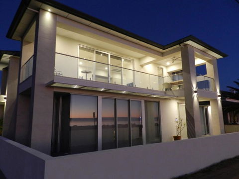Beachfront Guesthouse Adelaide - Stunning Views - Darwin Holiday 0