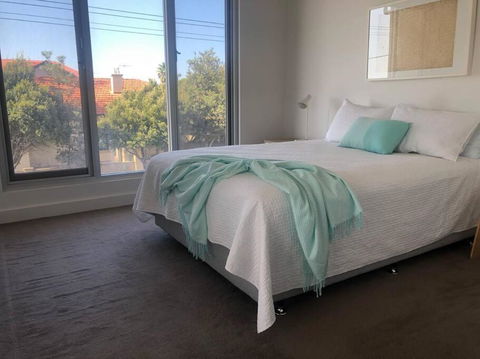 Beachfront Guesthouse Adelaide - Stunning Views - Darwin Holiday 4
