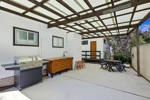Beachfront Mid-Century Charm - Darwin Holiday 2