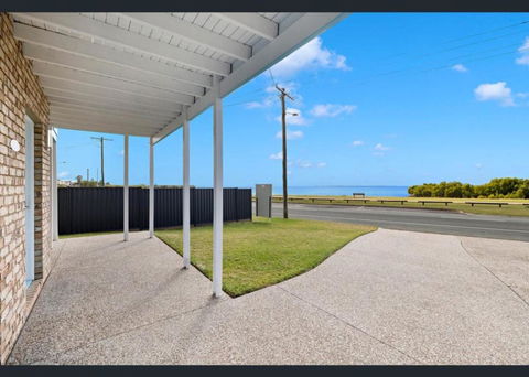 Beachfront Oasis With Private Pool And Nice Views - Darwin Holiday 2