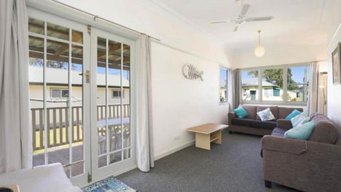 Beachhouse Barrenjoey - Ettalong Beach - Darwin Holiday 0