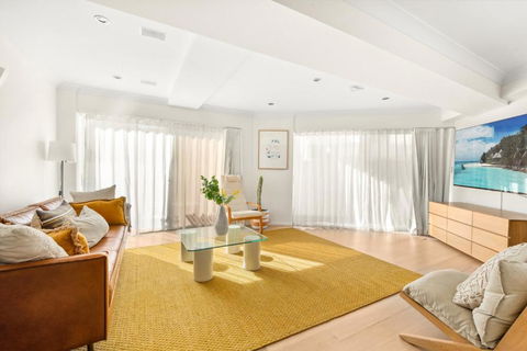 Beachside 1-Bed With Courtyard In Bondi Beach - Darwin Holiday 0
