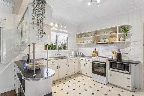 Beachside 3-Bed Family Home With Parking & Veranda - Darwin Holiday 2