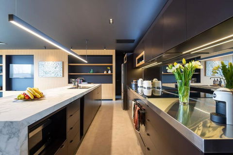 Beachside Hidden Gem- Luxurious 3 Bedroom Spacious Apartment - Darwin Holiday 2