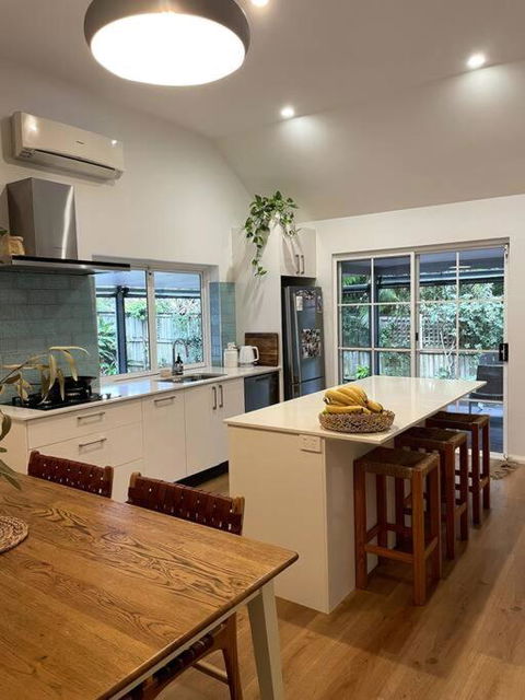 Beachside 4 Bedroom Home In Emerald Beach - Darwin Holiday 0
