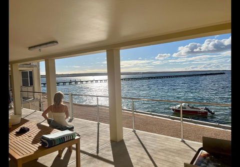 Beachside & Jetty View Apartment 1 - Admirals Apartment - Darwin Holiday 0