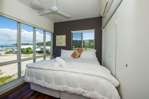 Beachside Magnetic Harbour Apartments - Darwin Holiday 2