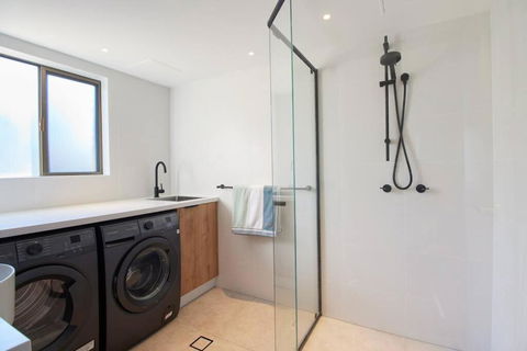 Beachside Palm Beach Luxury - 2 Bedroom Apartment - Darwin Holiday 2