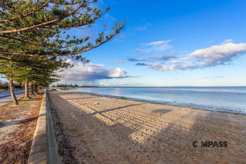 Beachside Retreat - Darwin Holiday 2