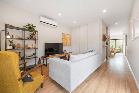 Beachside Townhouse - Darwin Holiday 2