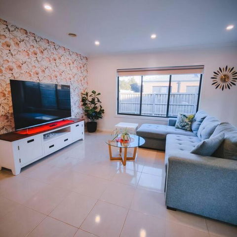 Beautiful House 8k - Darwin Holiday 1