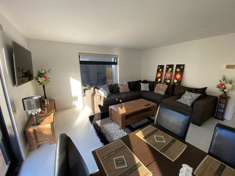 Beautiful New Holiday Place 5 Mins To Beach With Kitchen And Office Nook - Darwin Holiday 2