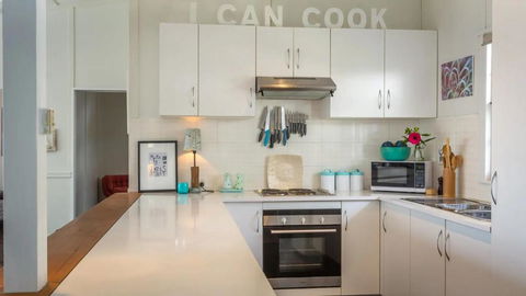 Beachfront- The Art Cottage- Pet Friendly - Darwin Holiday 3