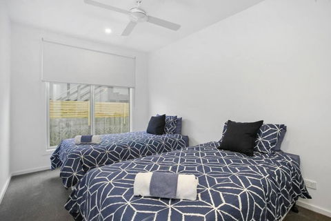 Beachside Living With Sea Views At The Pines - Darwin Holiday 1