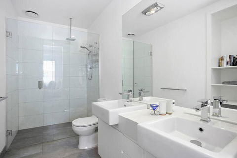 Beachside Living With Sea Views At The Pines - Darwin Holiday 2