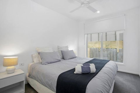 Beachside Living With Sea Views At The Pines - Darwin Holiday 3