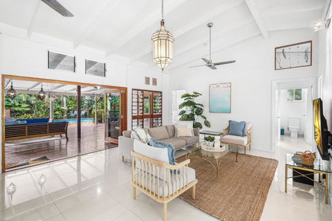 Belle Escapes Tropical Haven Holiday Home Palm Cove - Darwin Holiday 0