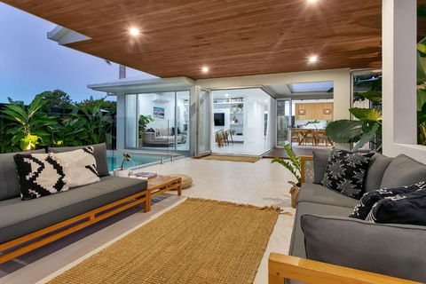 Belle Escapes 94 Cascade Luxury Home Palm Cove - Darwin Holiday 4