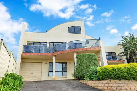 Beautiful Views Relaxation Awaits You - Darwin Holiday 0