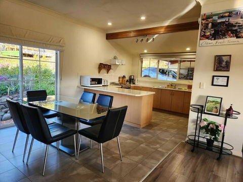 Beautiful Vineyard Stay - Darwin Holiday 4