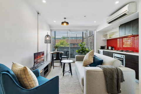 Beautifully Cosy St Kilda Apartment - Darwin Holiday 0