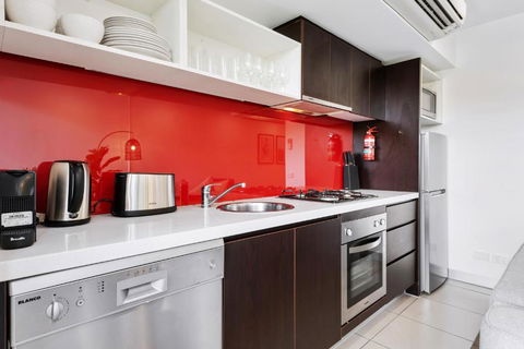 Beautifully Cosy St Kilda Apartment - Darwin Holiday 2