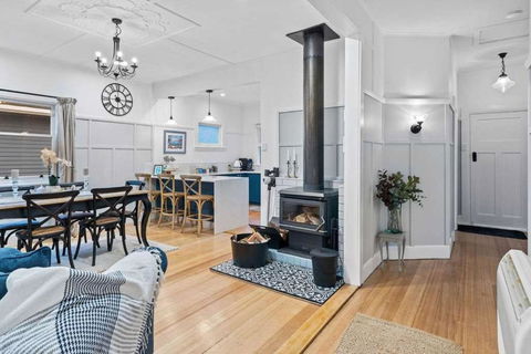 Beautifully Renovated Retreat Modern Comfort With Outdoor Entertaining - Darwin Holiday 0