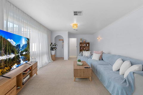 Beautifully Styled Family Home In North Bendigo - Darwin Holiday 1