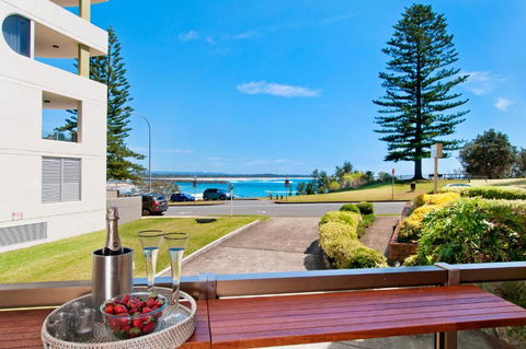 Beauty At The Beach - Modern Beachfront Apartment - Darwin Holiday 0