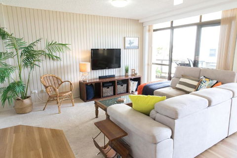Beauty At The Beach - Modern Beachfront Apartment - Darwin Holiday 3