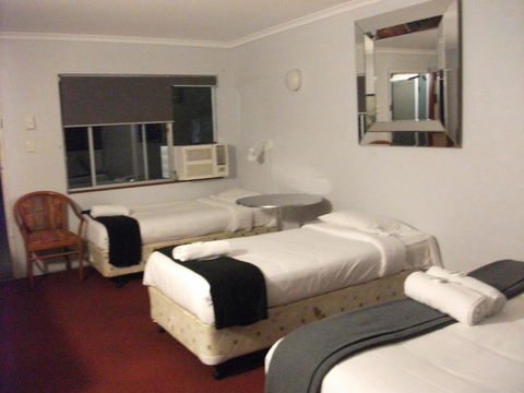 Beerwah Glasshouse Motel - Darwin Holiday 2