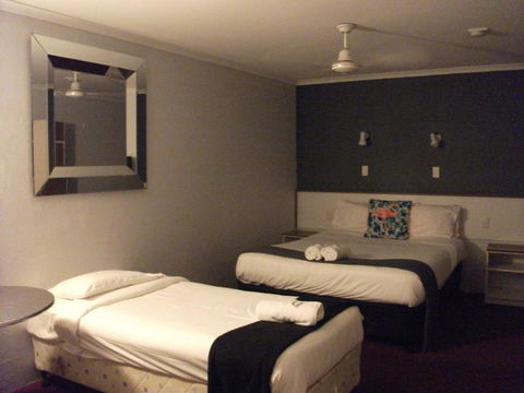 Beerwah Glasshouse Motel - Darwin Holiday 3