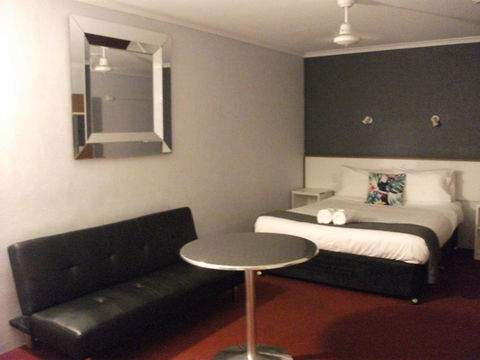 Beerwah Glasshouse Motel - Darwin Holiday 1