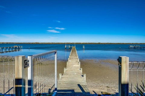 Beladura - 35 Goolwa Channel Drive Hindmarsh Island - Linen Included - Darwin Holiday 3