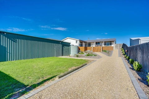 Beladura - 35 Goolwa Channel Drive Hindmarsh Island - Linen Included - Darwin Holiday 2