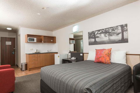 Belconnen Way Hotel & Serviced Apartments - Darwin Holiday 2