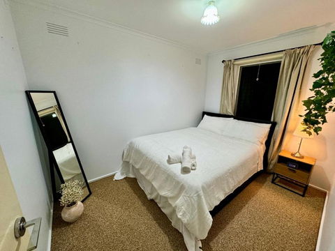 Belgrave Hillside Zen Retreat - Darwin Holiday 1