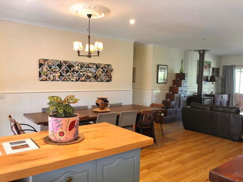 Belkampar Retreat - Authentic Farm Style Home - Perfect For Families And Large Groups! - Darwin Holiday 3