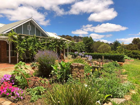 Belkampar Retreat - Authentic Farm Style Home - Perfect For Families And Large Groups! - Darwin Holiday 0
