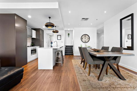 Belle Escapes - Beach Retreat Townhouse Glenelg - Darwin Holiday 2