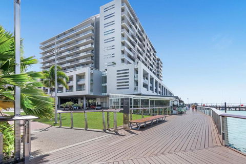 Belle Escapes Harbour Lights Waterfront Apartment 501-502 - Darwin Holiday 4