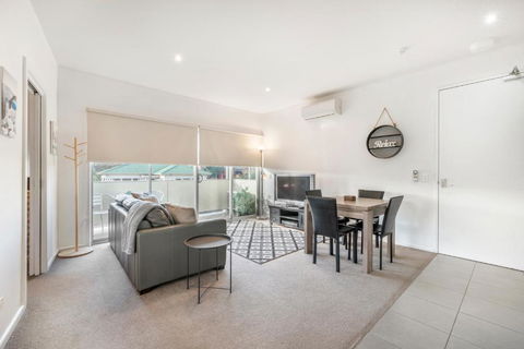 Bellerive Quay - 2 Bedroom Apartment - Free Parking - Free WIFI - Darwin Holiday 0