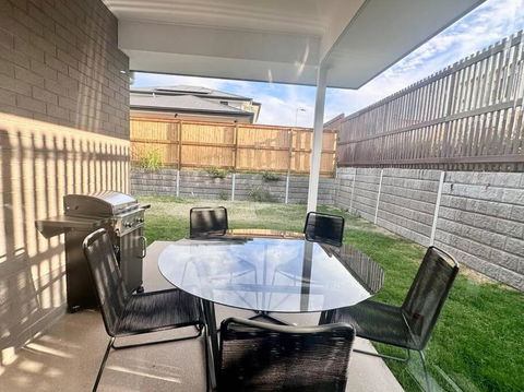 Belleview Home - Brand New 4 Bedroom House Near Ipswich - Darwin Holiday 4
