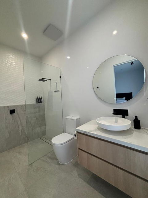 Bellevue Villa With Bay Views - Darwin Holiday 1