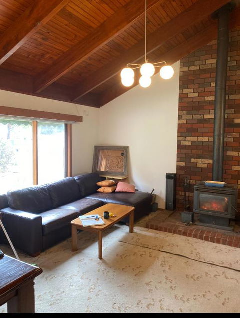 Bells Beach Spacious 2-Acre 5BR Retreat - With Hot Tub - Darwin Holiday 2
