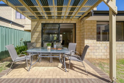 Belmont Comfort - Central And Light-filled Stay - Darwin Holiday 1