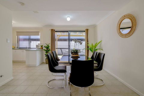 Belmont Comfort - Central And Light-filled Stay - Darwin Holiday 2